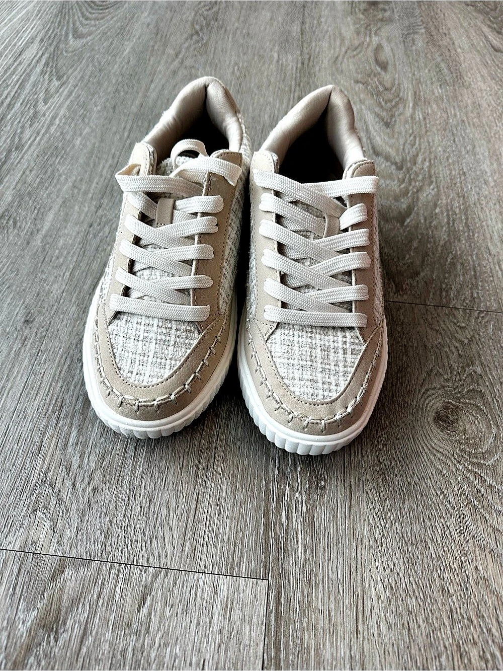 Serra Ladies Platform Sneaker Platform Sneakers in Beige & White Like New